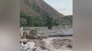 Плотину Талгар размыло проливными ливнями в Казахстане