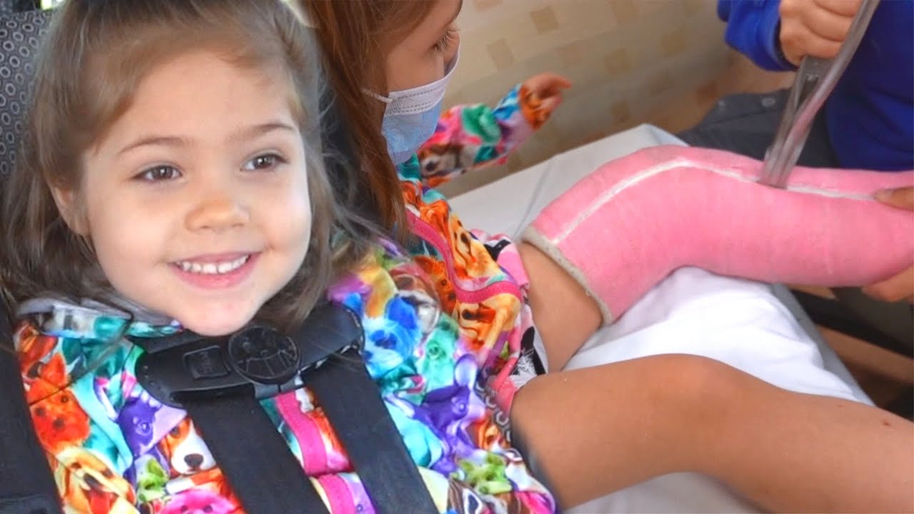 Toddler Leg Cast Removal Day After 4 Weeks - YouTube