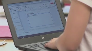 UNM students tutors kids in online learning