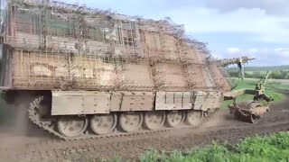 Танк Т-72 России с усиленной защитой Царь-мангалом