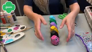 Making Egg Carton Centipedes (Spanish Version)