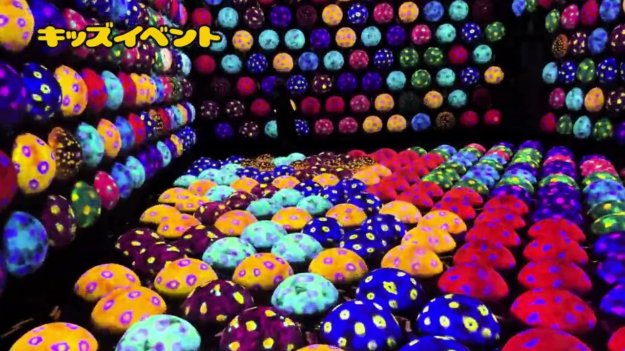 チームラボプラネッツ『運動の森』の「あおむしハウスの高速回転跳ね球