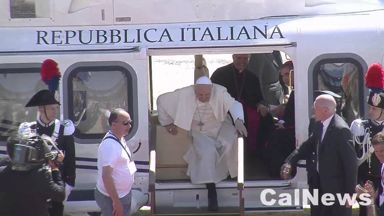 Cassano allo Jonio :: 21/06/2014 :: Arrivo in elicottero di Papa Francesco al campo sportivo.