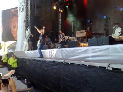 Ulf Lundell - Hon gör mig galen, allsång (Sundsvalls Gatufest 20090703 ...
