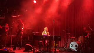 Delta Goodrem - Lost Without You (Hearts On The Run Tour - Dublin)
