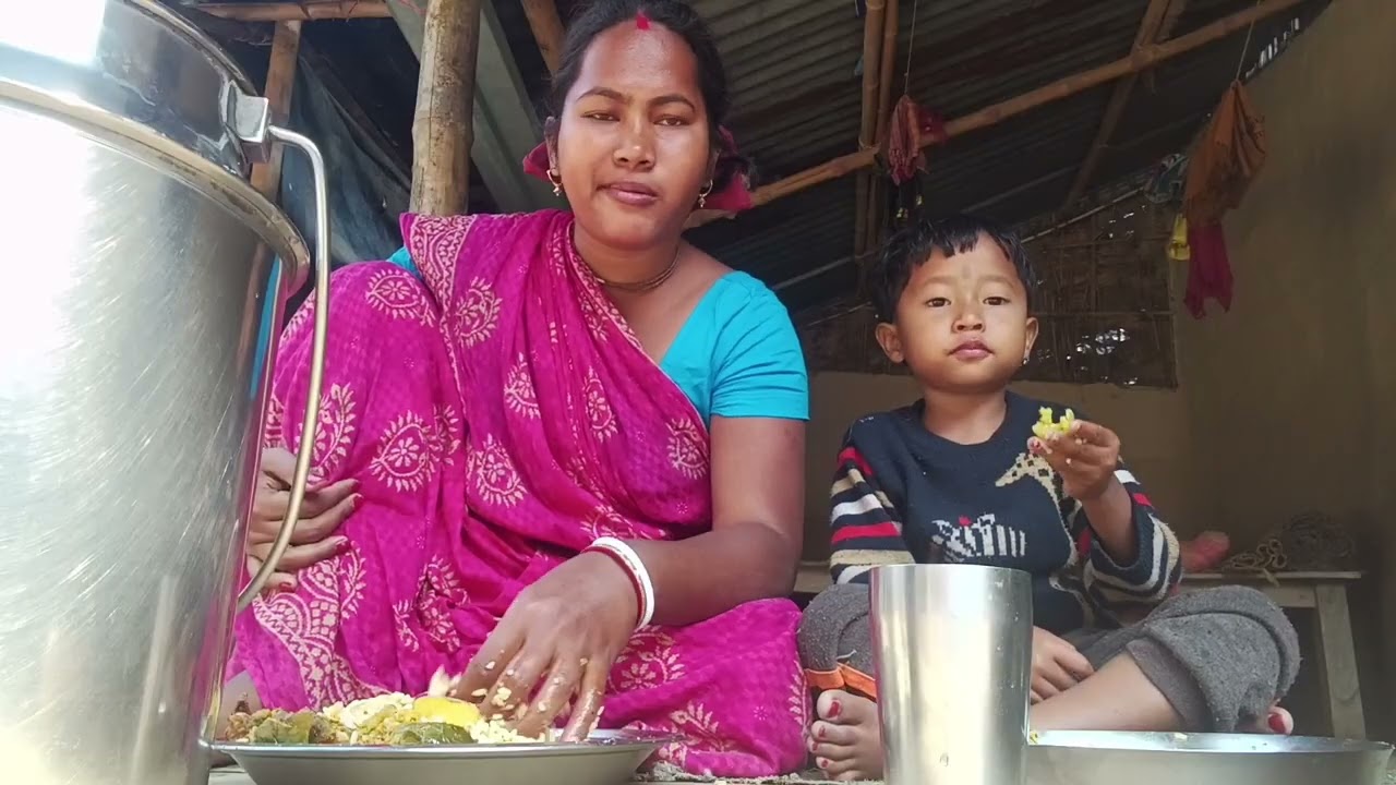 আমাদের সংসার রেশনের চাল দিয়ে অর্ধেক মাস চলে যায়। 