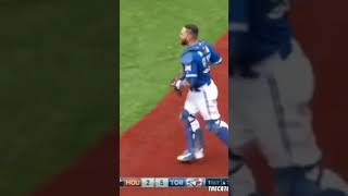 Former MLB catcher Russell Martin showing athleticism even helps w/ pop ups. #mlb #shorts #catcher