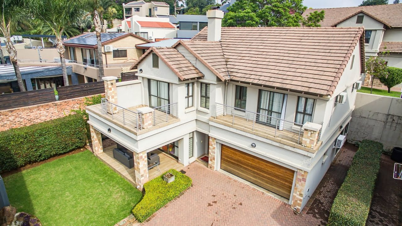 STYLISH, LOW-MAINTENANCE LIVING IN A 24-HOUR SECURE BOOMED ENCLAVE