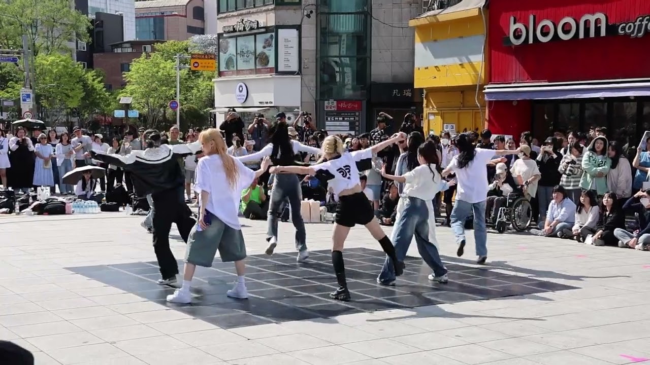Kpop&JHKTV]ARTBEAT in shinchon get a guitar 아트비트 신촌케이팝댄스 갯어기타