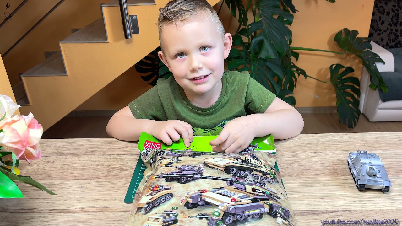 Мини-Танки из LEGO: Оливер осваивает набор 8-в-1, где можно собрать 8 разных мини в 24 комбинациях