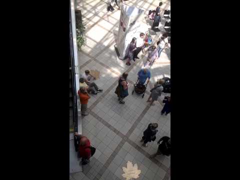 funny-man-wearing-girls-clothes