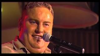 Zak van Niekerk - vertel 'n Storie (LIVE) (OFFICIAL VIDEO) chords