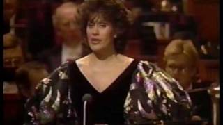 Dame Kiri Te Kanawa sings "The Virgin Washes the Swaddling"