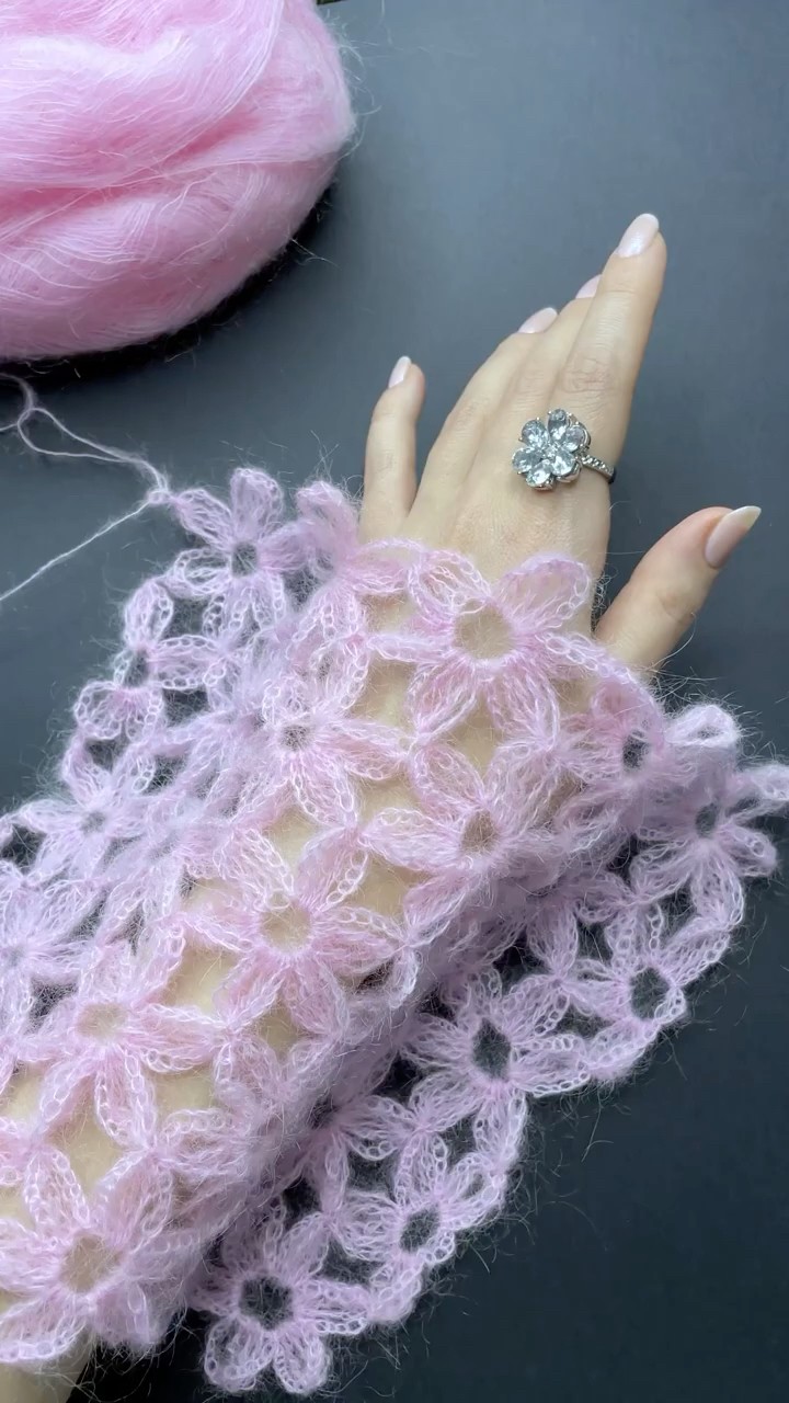 Crochet flower stitch with mohair 🌸#crochet #pattern #yarn