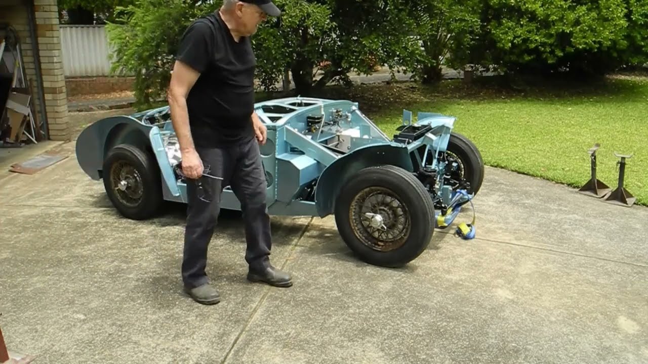 Austin Healey 100/4 (AH53) - Got some wheels