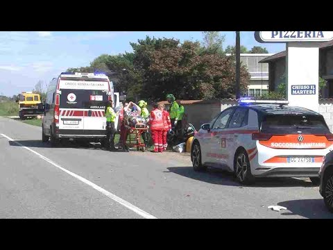 Video Parona, scontro tra auto e moto: 28enne in ospedale con l'elisoccorso