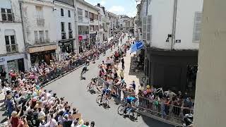 Vendredi 16 juillet 2021, le Tour de France traverse Mont-de-Marsan. Le peloton rue Gambetta