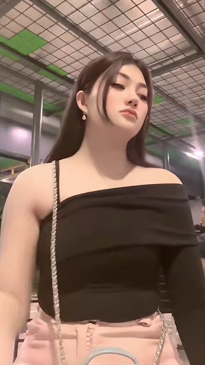 This beautiful woman went out in the middle of the night sitting in a cafe wanting to order raw b...
