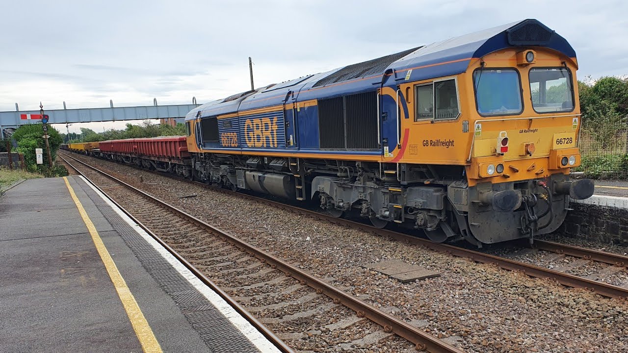 engineering trains by 66736,66728 coming into burry port,DR73936 being ...