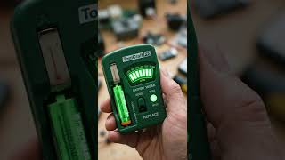 This Tiny Battery Tester Checks Real AA Battery Life with Shocking Accuracy and Instant Color Feedba