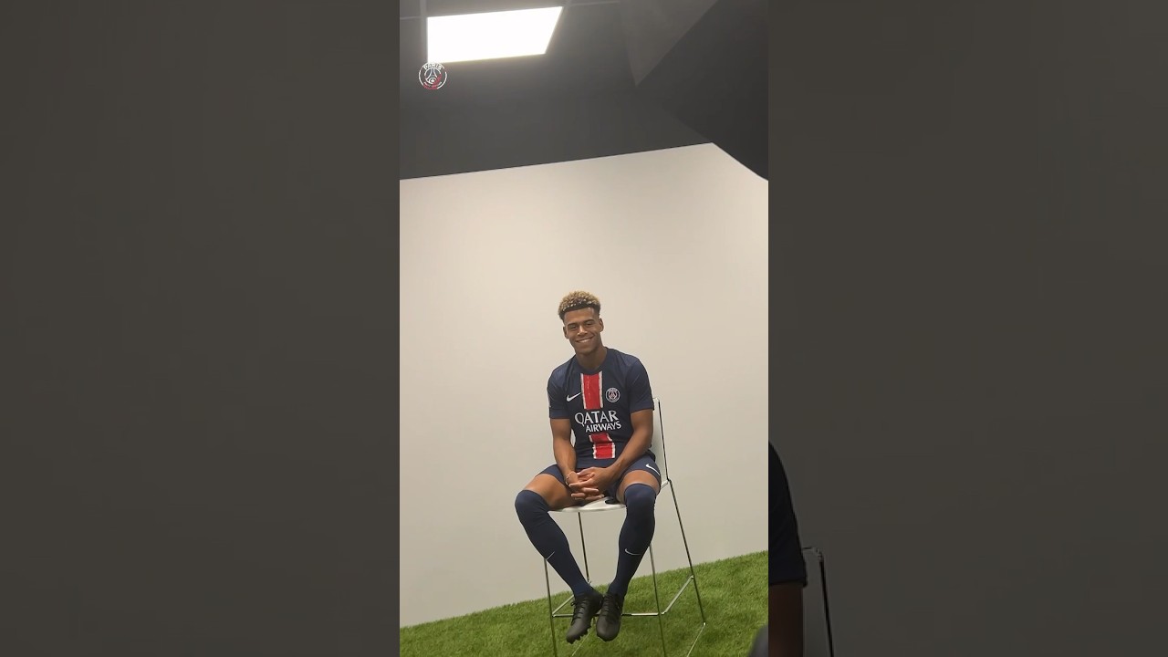 📺 Behind the scenes of the signing of our new Parisian, 𝐃𝐞́𝐬𝐢𝐫𝐞́ 𝐃𝐨𝐮𝐞́! #WelcomeDoué