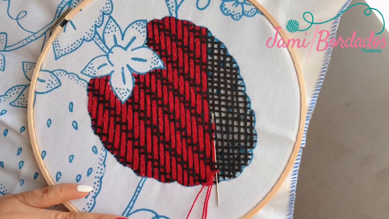 35. Bordado Fantasía Fresa 1 / Hand embroidered strawberry / Fantasy Stitch