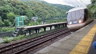 JR東海 383系特急しなの 振り子進入シーン！(カーブ駅にて)
