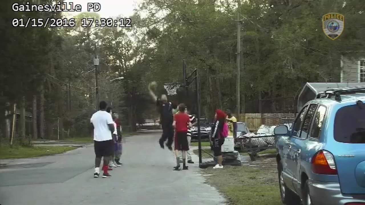 baures Bo Webber - Cop teaching kids to play in the street!