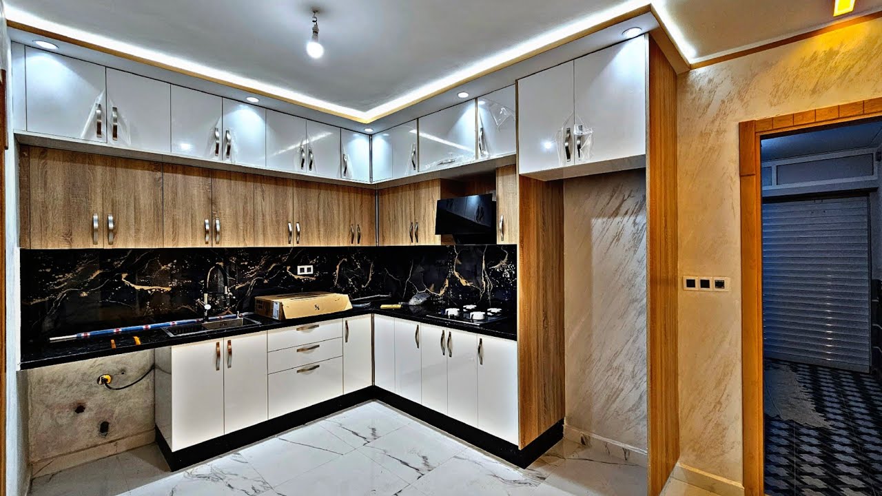 شقة للبيع دات واجهتين بابها بوحدها+مراب للسيارت السطح مقسوم شوف الجديد في الشقق الوجدية📱0642213034