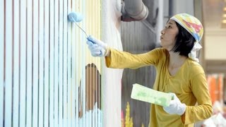 シャッターをキャンバスに 大学生ら「夢の商店街」描く