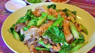 How to Make Thai Pad See Ew Noodles ก๋วยเตี๋ยวผัดซีอิ๊ว