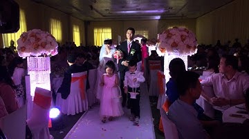 Tôm và Chinsu làm phù rể, phù dâu