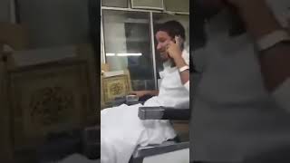 مافي زي الحلاق الهندي عشره ريال ويسوي لك مساج بعد الحلاقه 🤣🤣