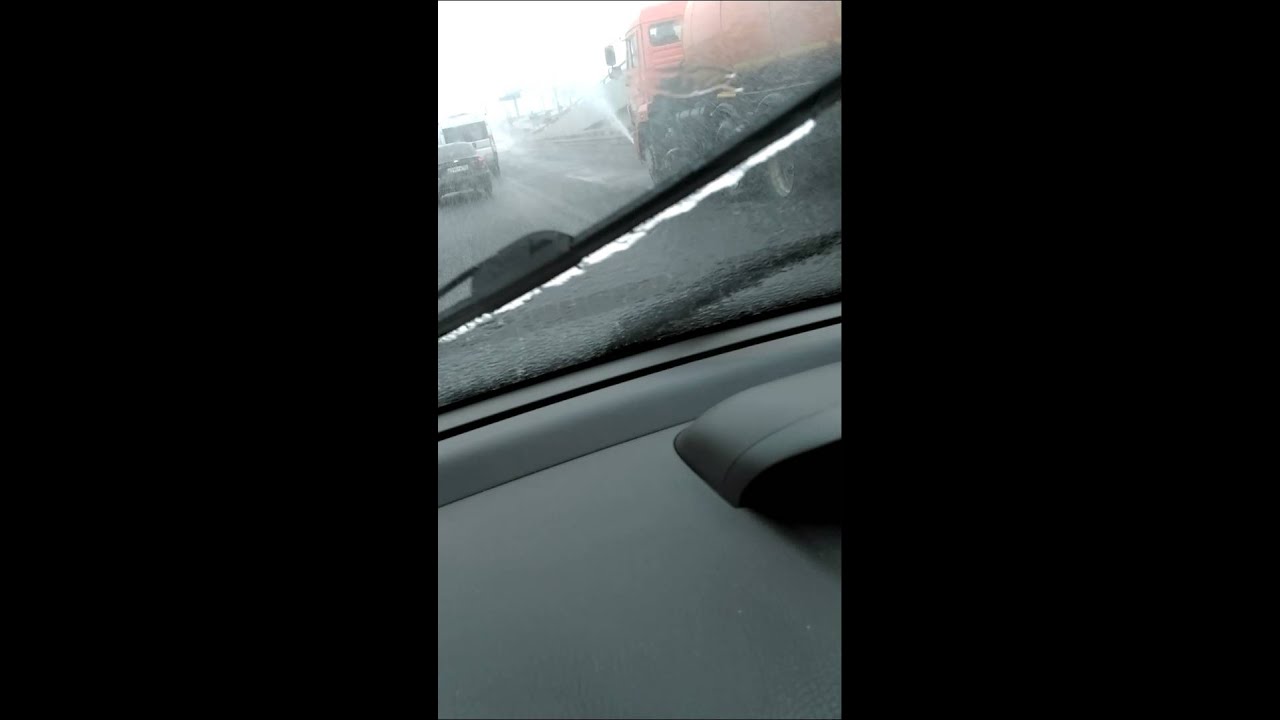 Голые моют автомобиль