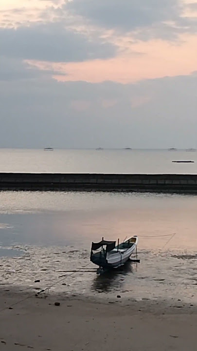 Pantai Lasiana: Destinasi wisata favorit wisatawan lokal maupun mancanegara. #PantaiLasiana