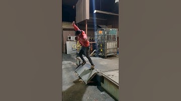 💎 Late night loading dock sesh on the diamond plate 💎 #❤️skateboarders #skateboardingisfun #skate