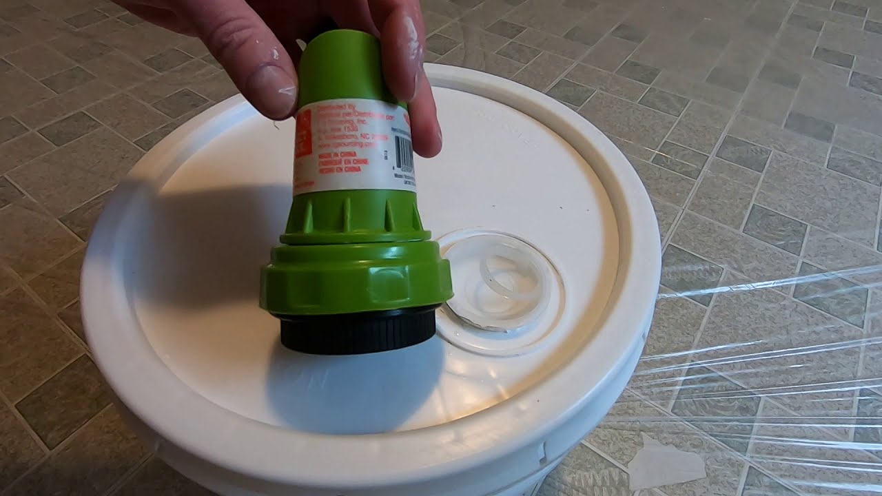  No Mess Paint Can Lid w/Integrated Pour Spout : Tools