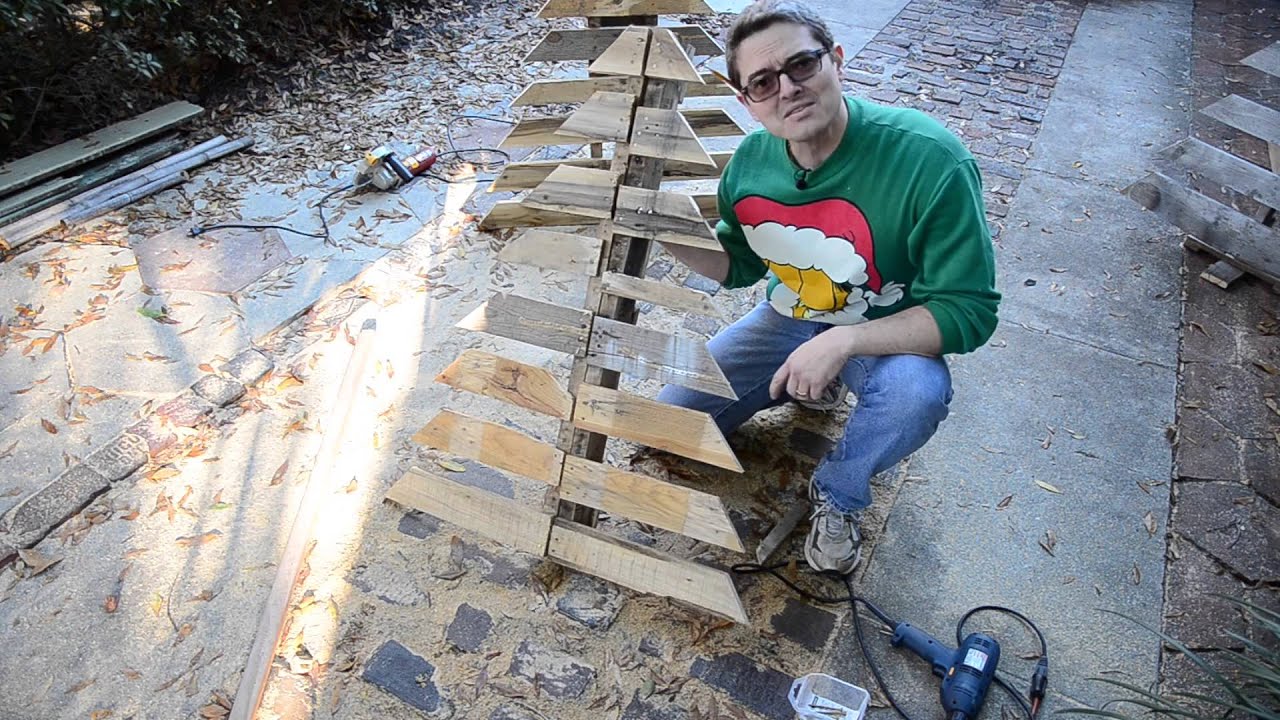 Making Wooden Christmas Decorations Making Wooden Christmas Decorations
