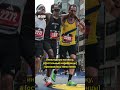 У финиша Бостонского марафона два бегуна забыли о рекордах, спасая упавшего Аджая Харидассе