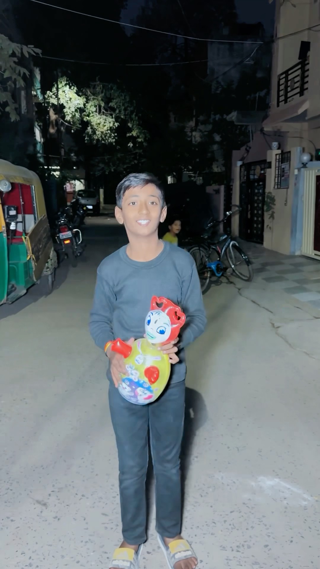 पड़ोसन के बच्चे ने आज तो डरा ही दिया ??#comedy #biwino1  #youtubeshorts #golu008 #padosankabacha