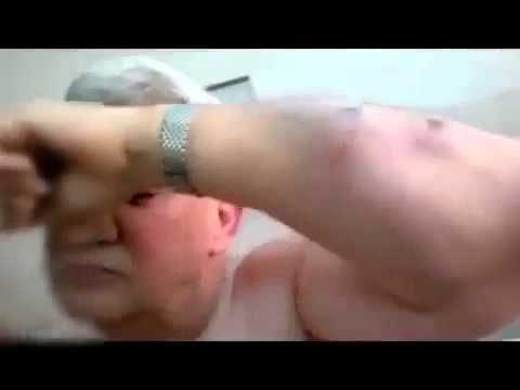 المعارض رياض سيف في المشفى بعد تعرضه للضرب 7 10 2011