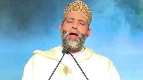 الشيخ حسن صالح  يبهر الجماهير  بتلاوة خيالة لسورة  الشرح  بأربع قراءات
