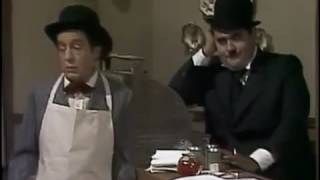 Download Lagu Chespirito : o casal que não sai do bar MP3