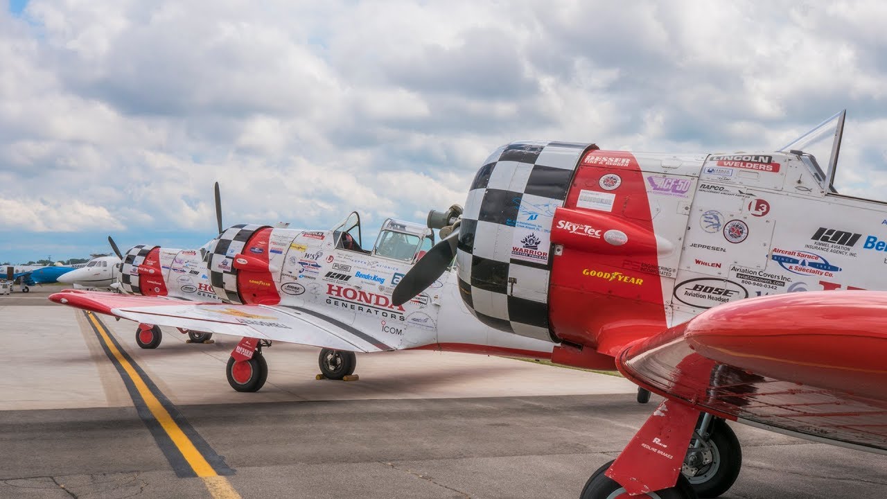 What It's Like To Fly in the Chicago Air and Water Show - YouTube