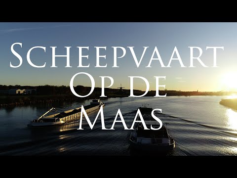 Scheepvaart op de Maas bij Beesel