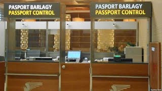 Türkmenistana baranlaryň mobil telefonlary aeroportda barlanyp soraga çekilýär