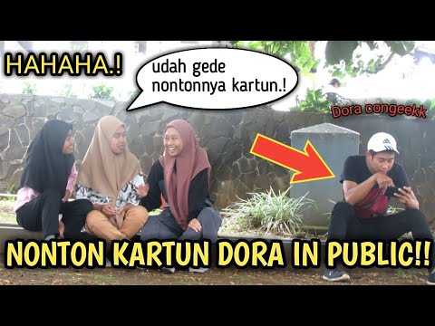 bikin-ngakak!!-nonton-kartun-dora-in-public-|-prank-indonesia