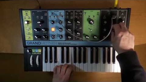 Moog Grandmother, 3 Cool Features of the MOOG featuring PCP Robots.
