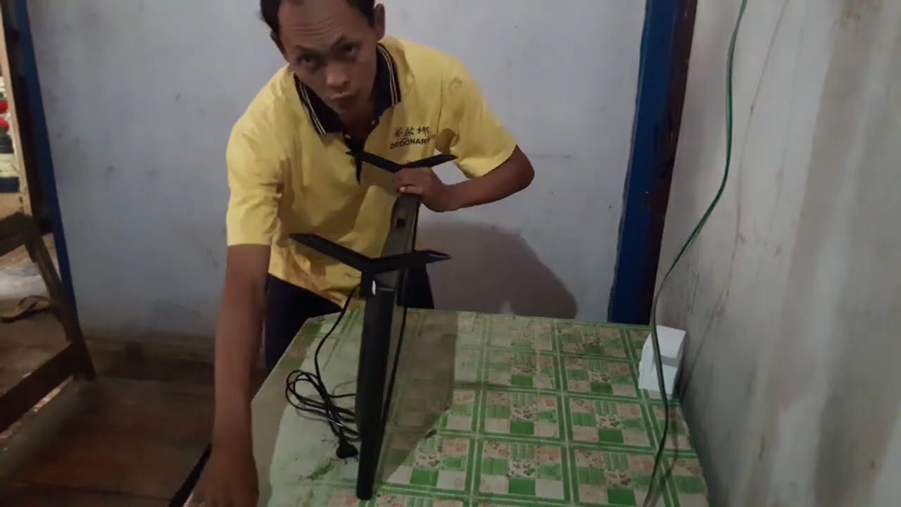 UNBOXING TV MURAH MERIAH 900 RIBU !!!! Sakura Tv Mantap