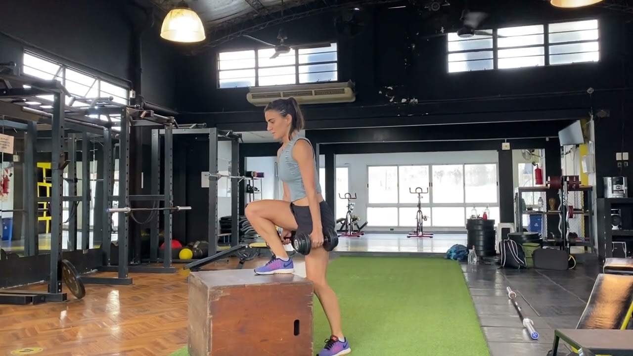 Ejercicio Fuerza. Subidas al Banco con Mancuernas o Disco